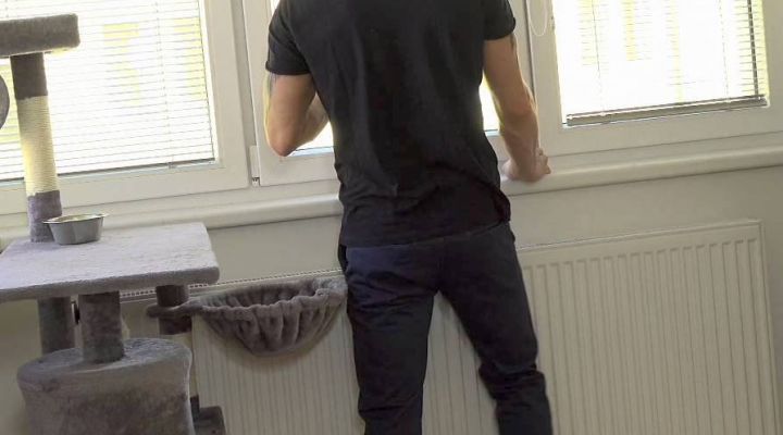 Guy punishes his tardy muslim girlfriend's Nude Picture